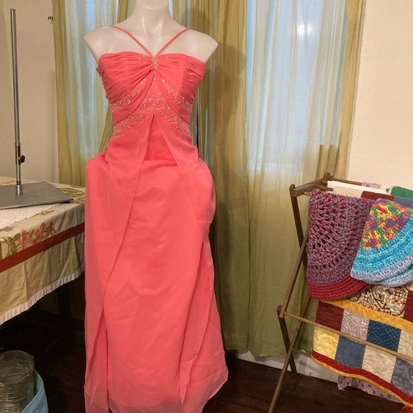 Beautiful Crystal bodice pink gown with sheer overlay size 2 - Picture 2 of 11
